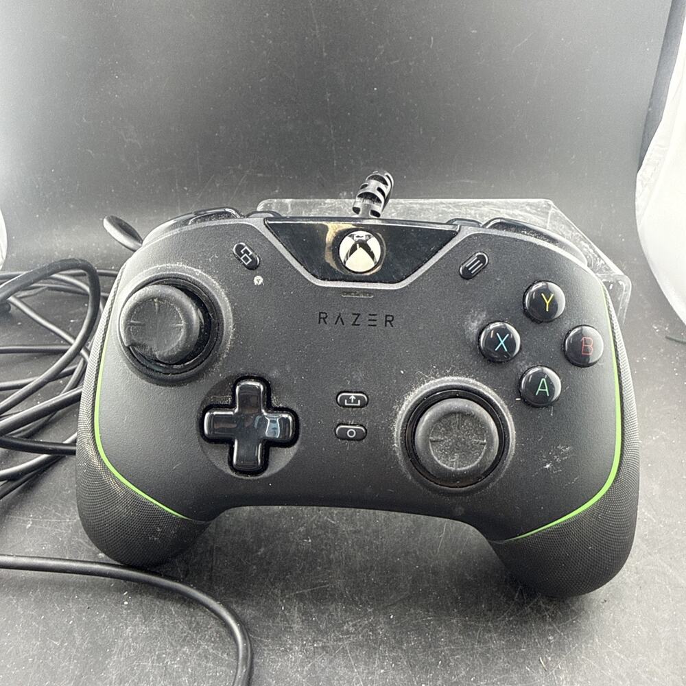 Razer Wolverine V2 Chroma Controller - Black